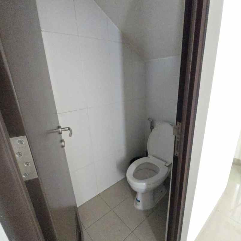 dijual rumah cluster yarra essence jgc