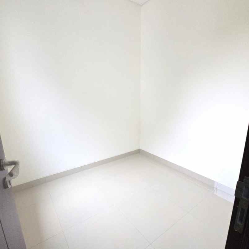 dijual rumah cluster yarra essence jgc