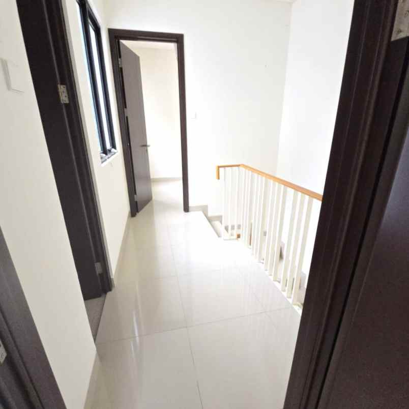 dijual rumah cluster yarra essence jgc