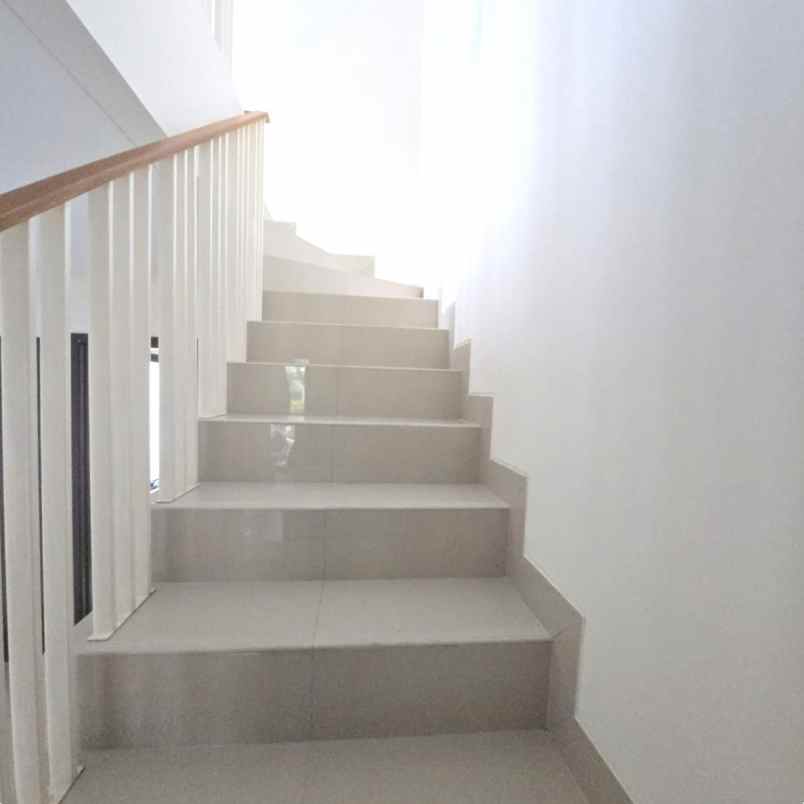 dijual rumah cluster yarra essence jgc