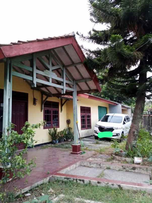 dijual rumah daerah cikaret luas 361 meter ada 2 rumah