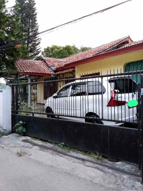 dijual rumah daerah cikaret luas 361 meter ada 2 rumah