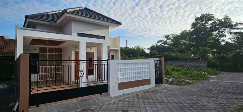 dijual rumah dalam cluster maguwo dekat ringroad utara