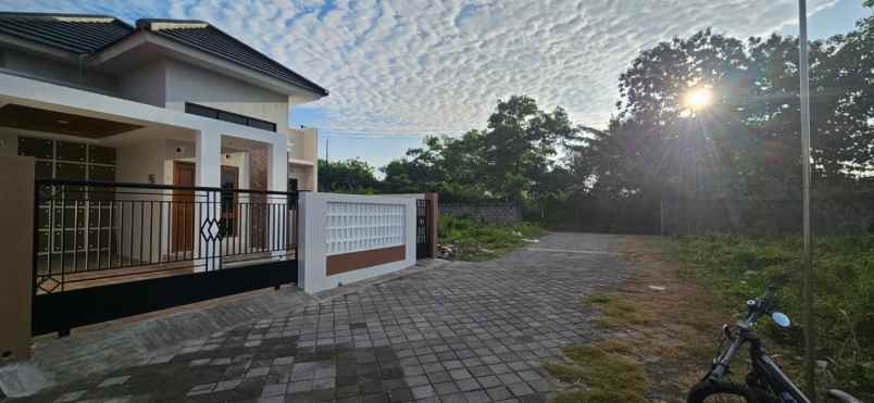 dijual rumah dalam cluster maguwo dekat ringroad utara