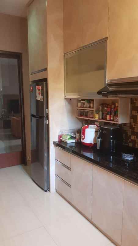 dijual rumah de latinos bsd cluster