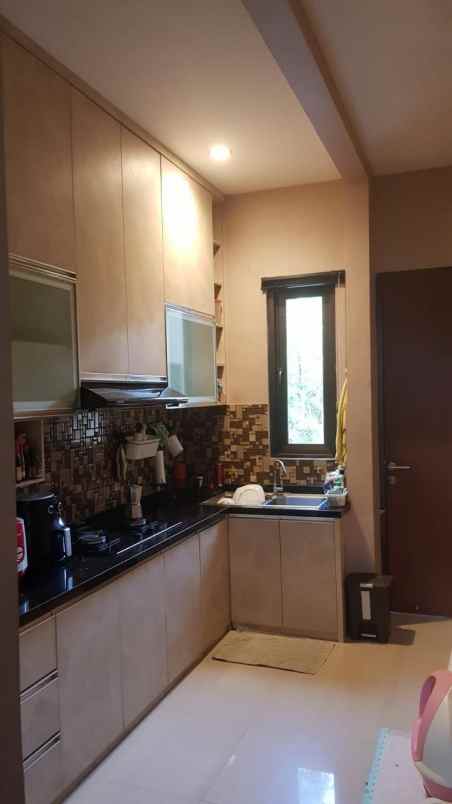 dijual rumah de latinos bsd cluster