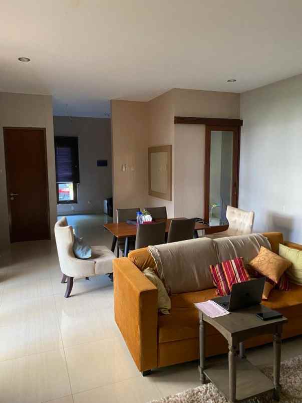dijual rumah de latinos bsd cluster