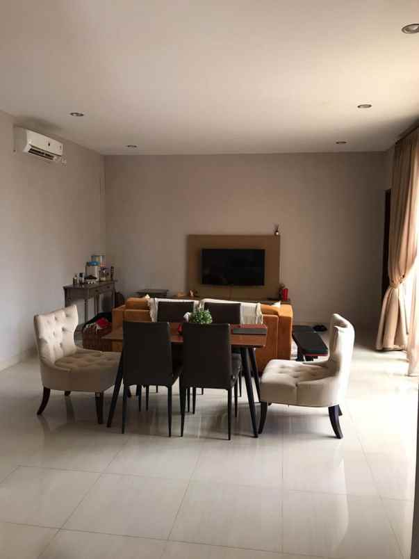 dijual rumah de latinos bsd cluster