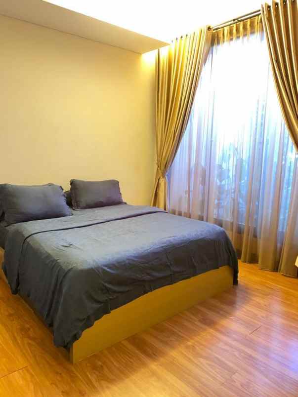 dijual rumah de latinos bsd cluster