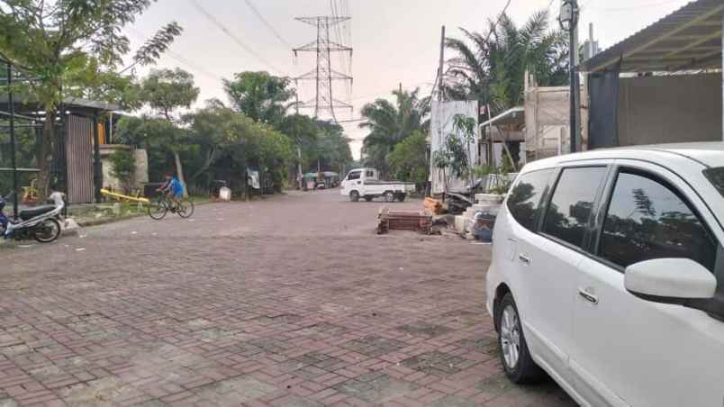 dijual rumah de naila village jl raya