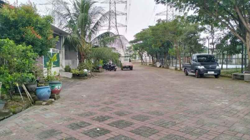 dijual rumah de naila village jl raya