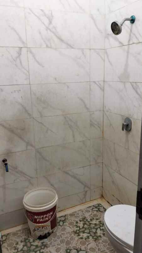 dijual rumah de naila village jl raya
