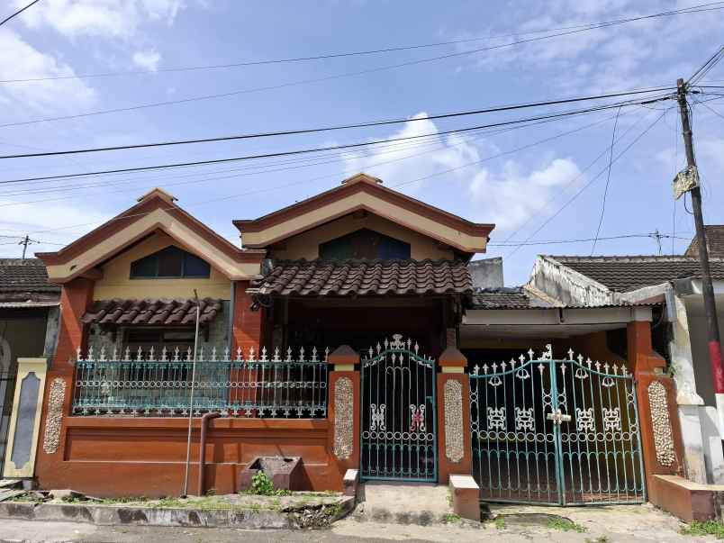 dijual rumah dekat kampus jember jl mastrip