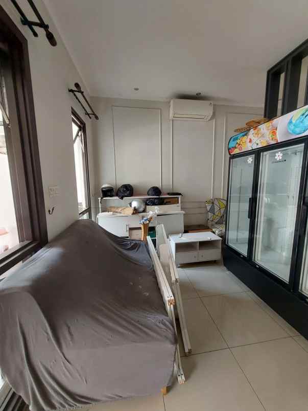 dijual rumah dekat mall di burgundy summarecon bekasi