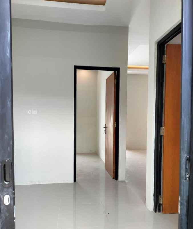 dijual rumah dekat stadion