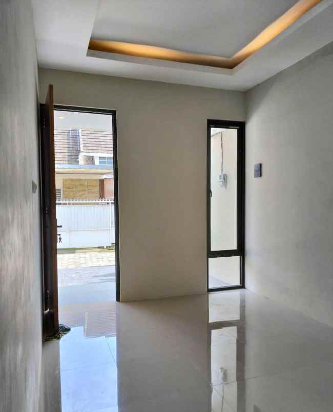 dijual rumah dekat stadion