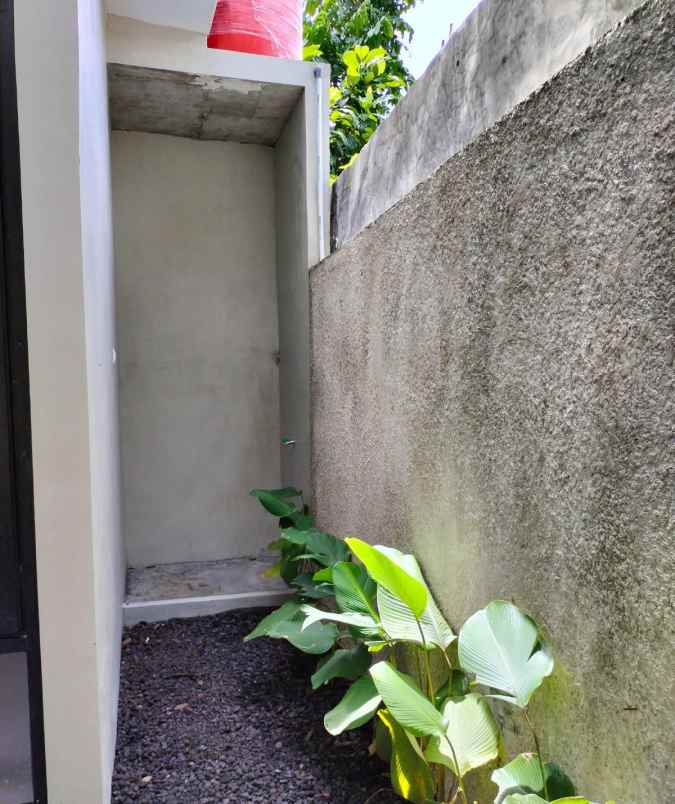 dijual rumah dekat stadion