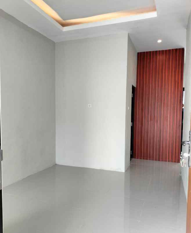 dijual rumah dekat stadion