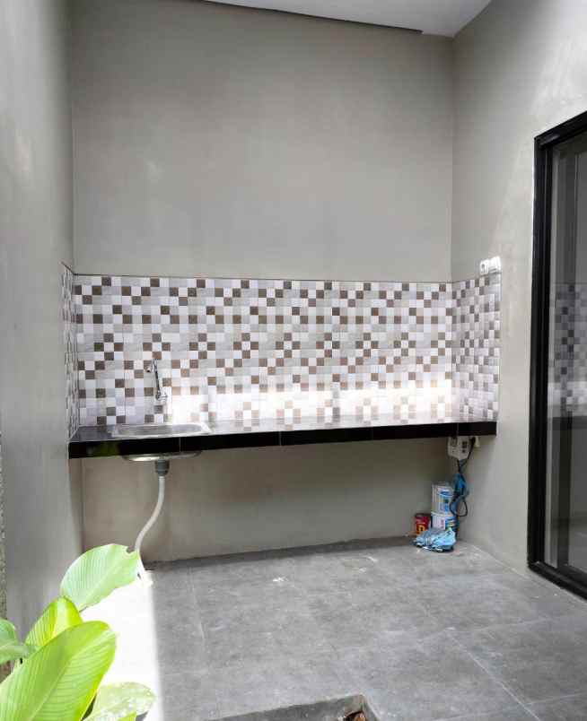 dijual rumah dekat stadion