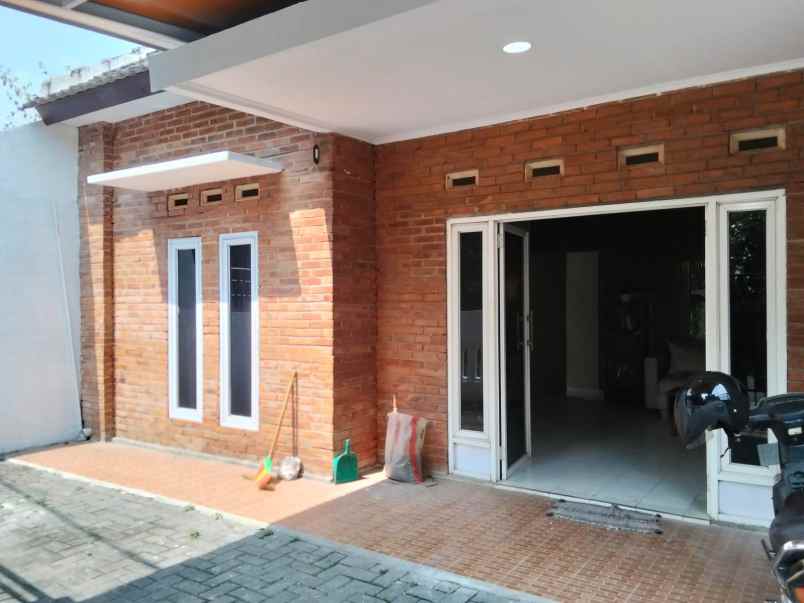 dijual rumah dekat terminal giwangan