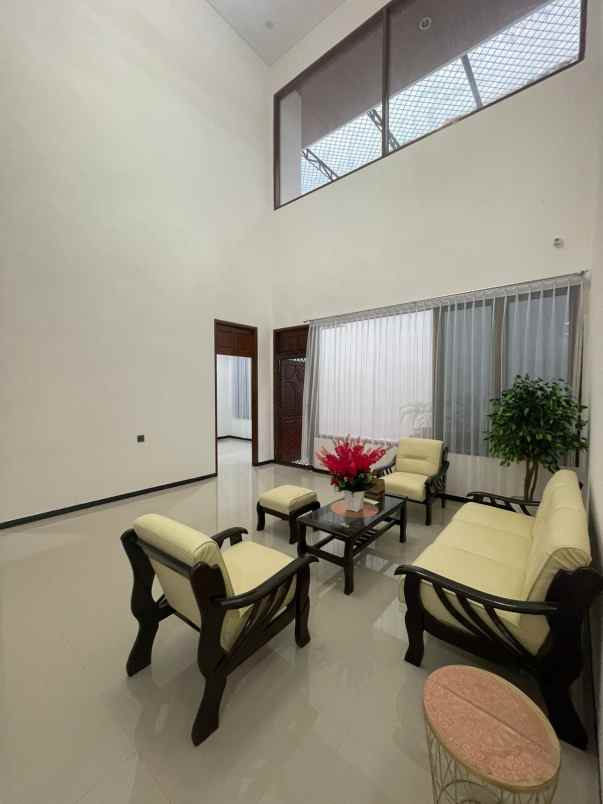 dijual rumah dharmahusada permai