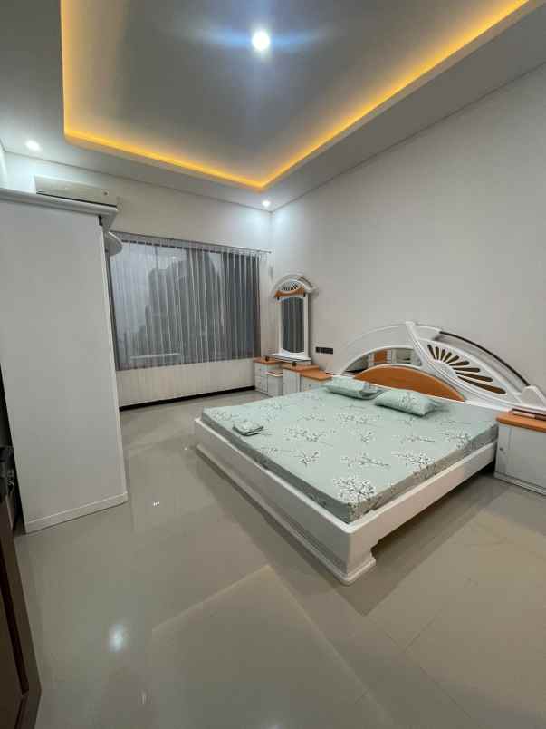 dijual rumah dharmahusada permai