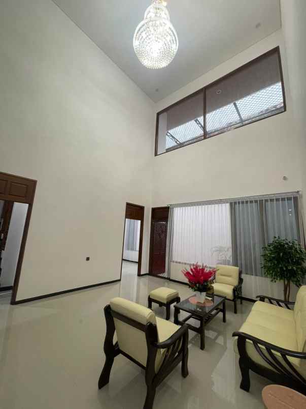 dijual rumah dharmahusada permai