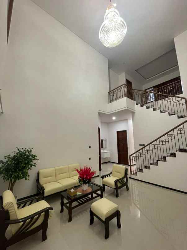 dijual rumah dharmahusada permai