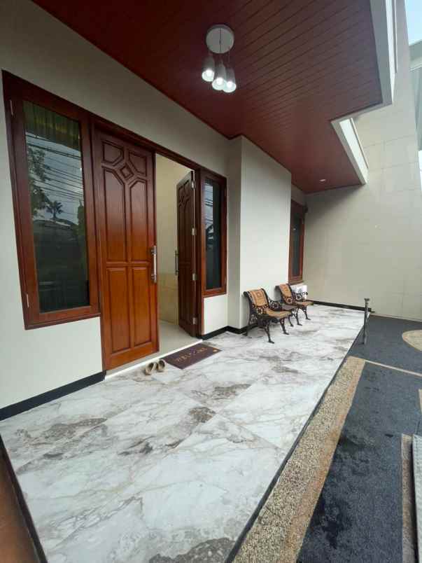 dijual rumah dharmahusada permai