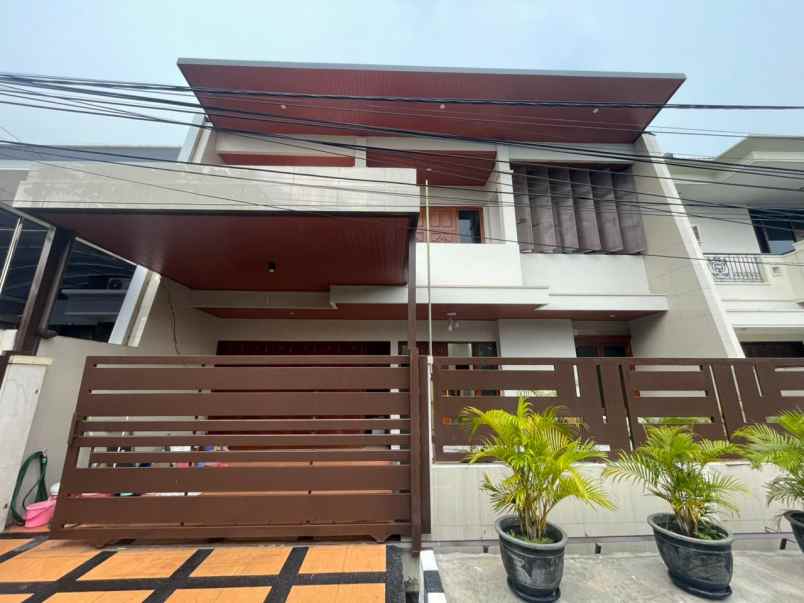 dijual rumah dharmahusada permai
