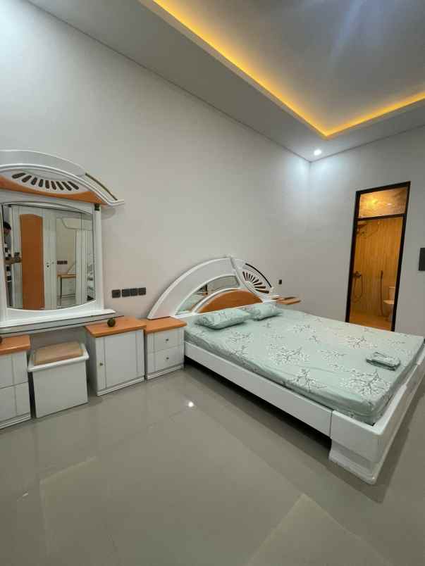 dijual rumah dharmahusada permai