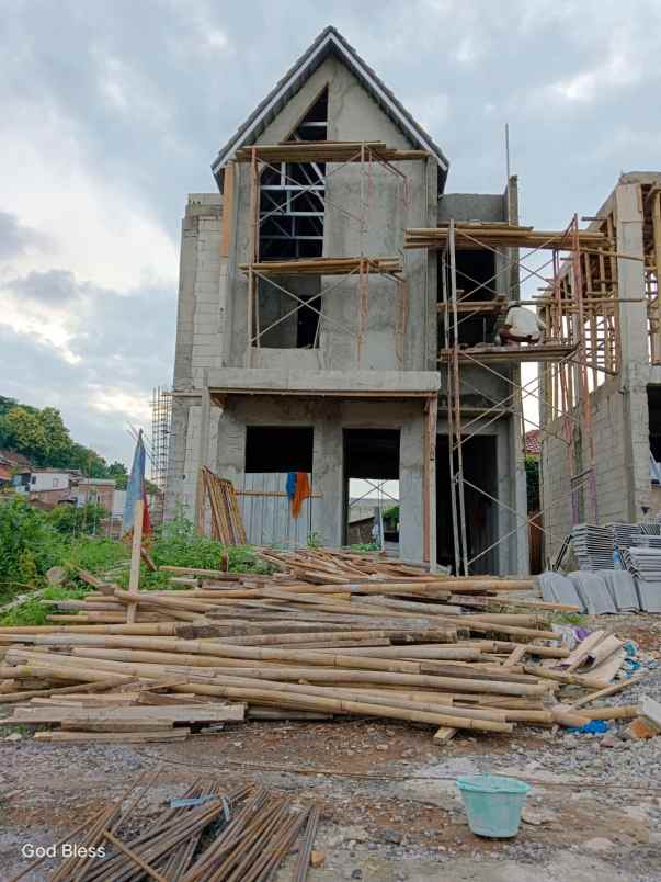 dijual rumah di cluster kawi candisari semarang