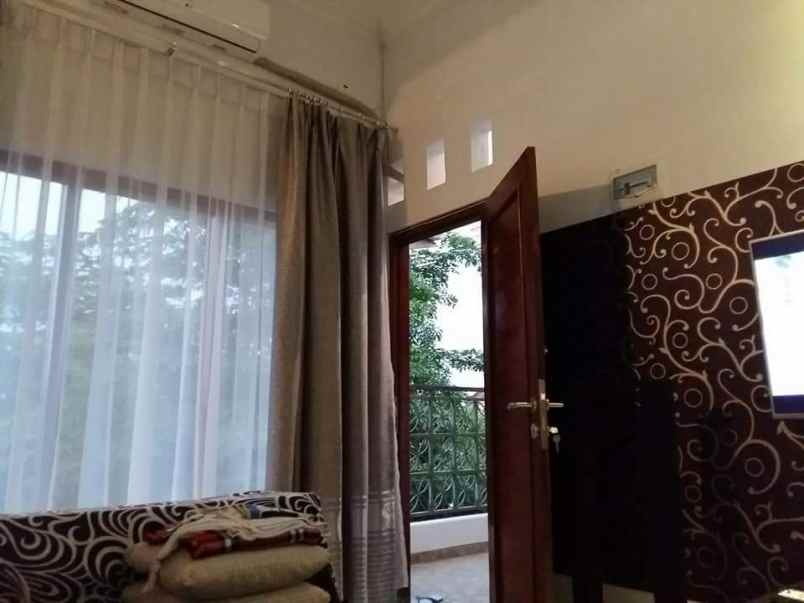 dijual rumah di jalan pakel sumber solo