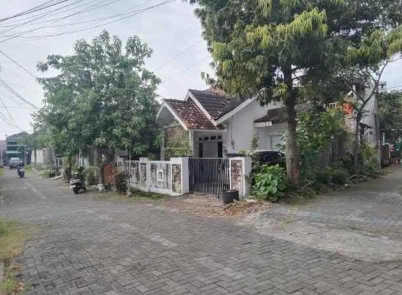 dijual rumah di perum sinar waluyo semarang