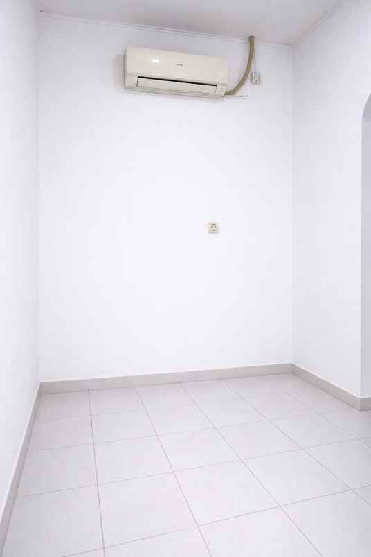 dijual rumah di perumahan cluster marsela blok f no 3
