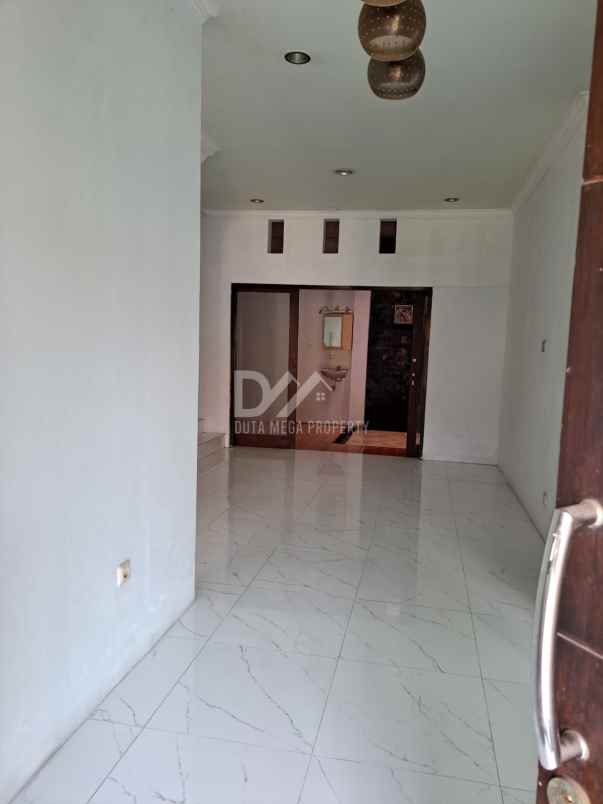 dijual rumah di villa melati mas