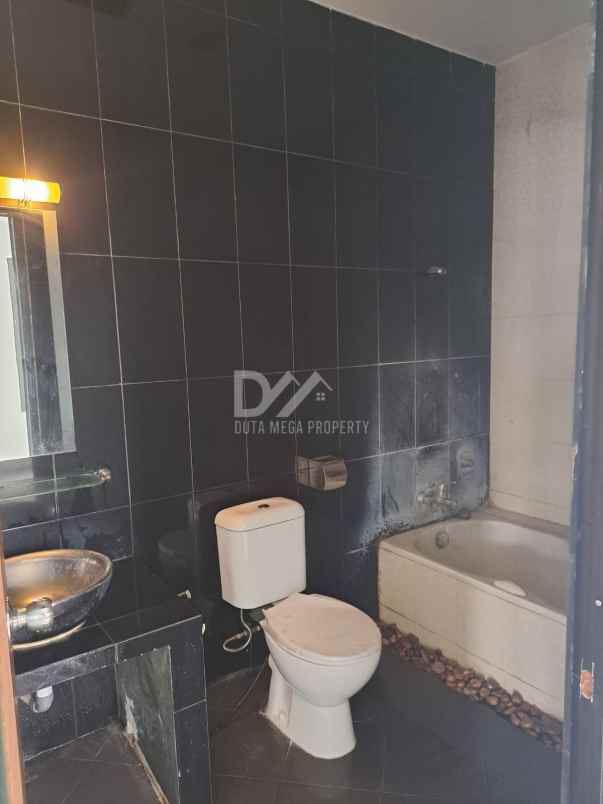 dijual rumah di villa melati mas