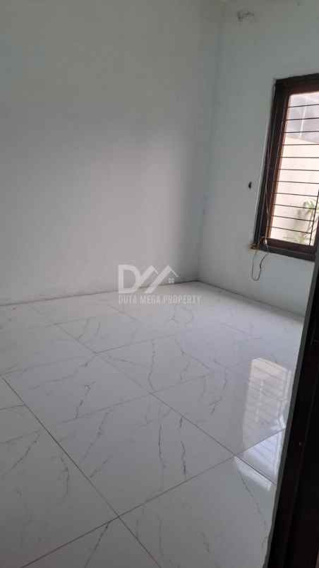 dijual rumah di villa melati mas