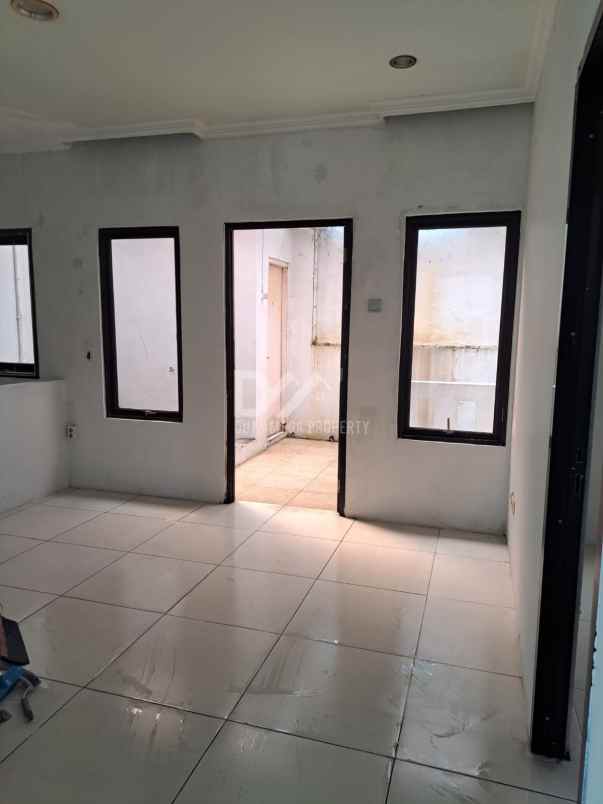 dijual rumah di villa melati mas