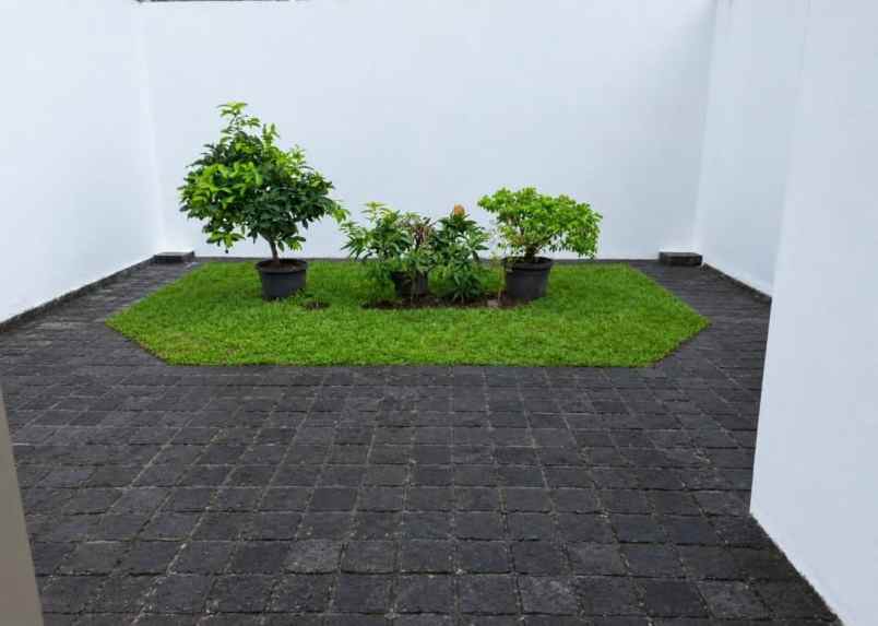 dijual rumah diamond park residence