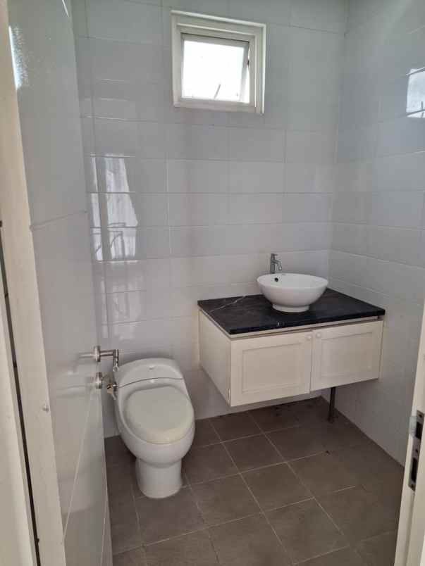 dijual rumah diamond park residence