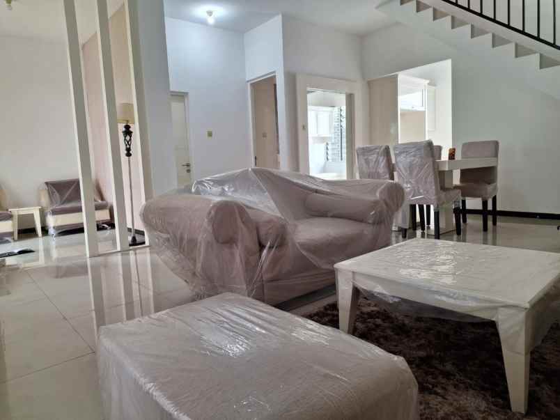 dijual rumah diamond park residence