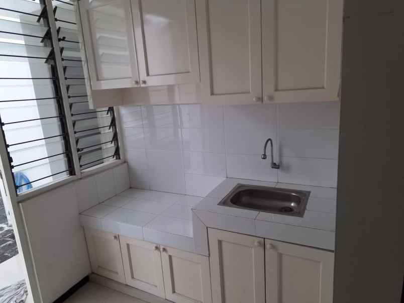 dijual rumah diamond park residence