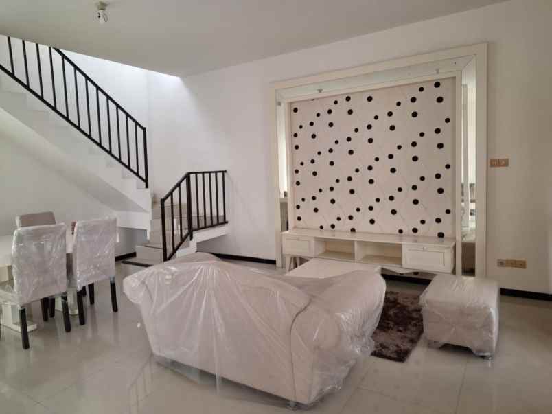 dijual rumah diamond park residence