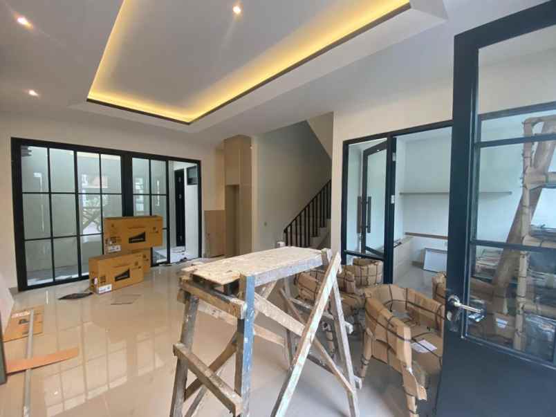 dijual rumah dian istana the white house