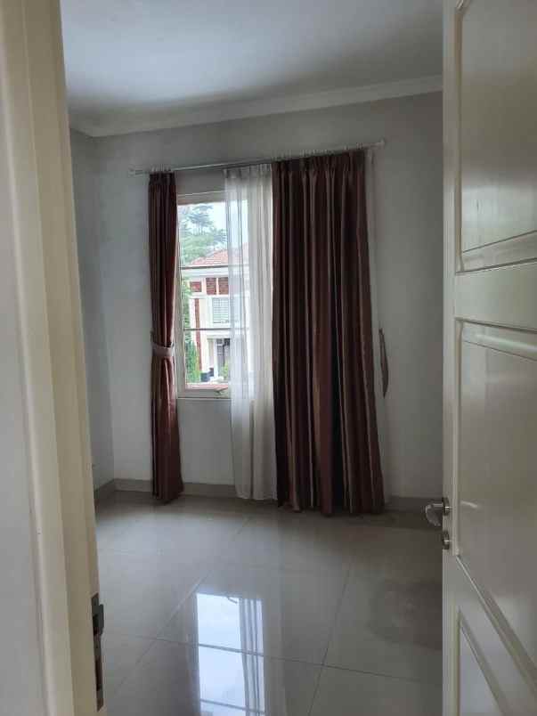 dijual rumah emerald mansion lippo cikarang