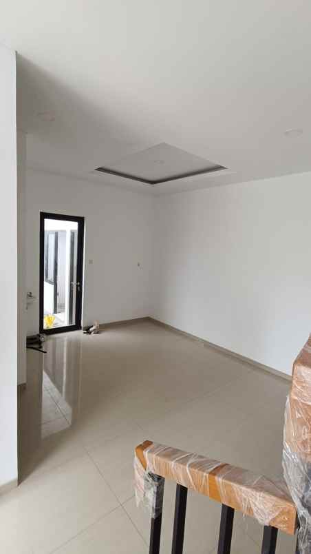 dijual rumah gading pantai