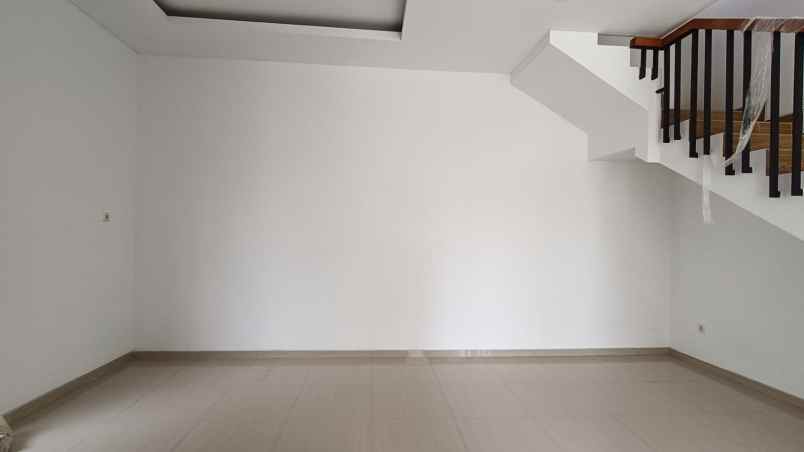 dijual rumah gading pantai