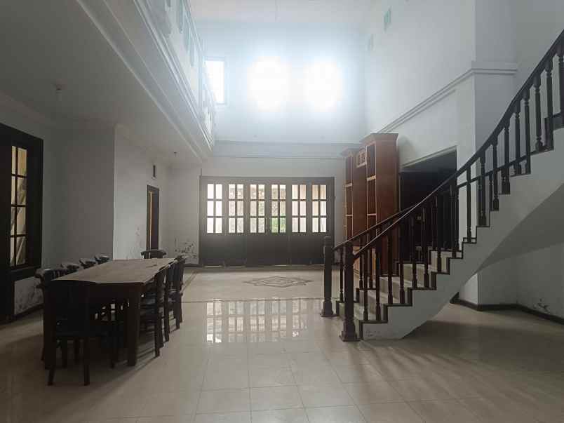 dijual rumah gatsu timur