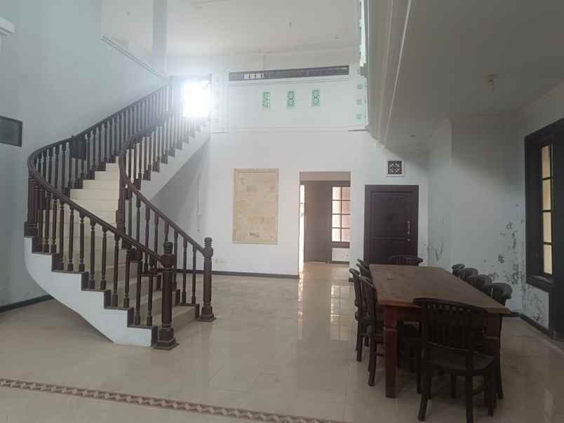 dijual rumah gatsu timur